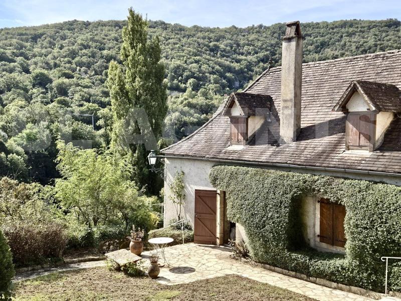 Maison - 257 m² - 11 pièces