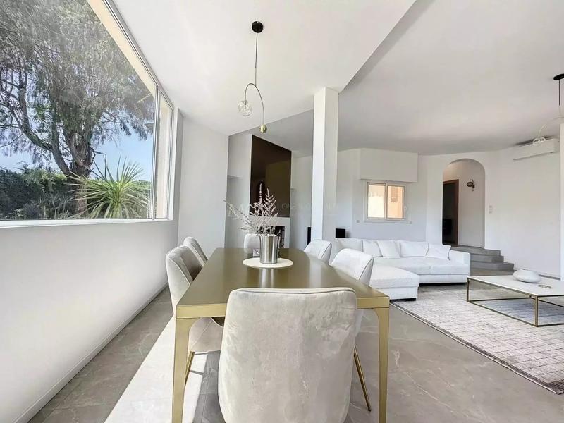 Maison - 400 m² - 10 pièces