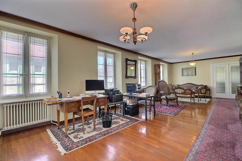 Maison - 313 m² - 10 pièces