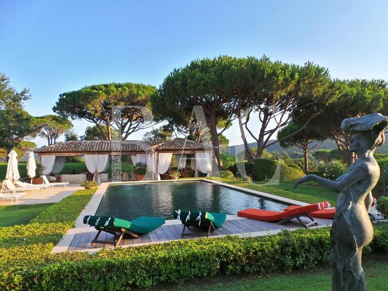 Propriété - 900 m² - 18 pièces