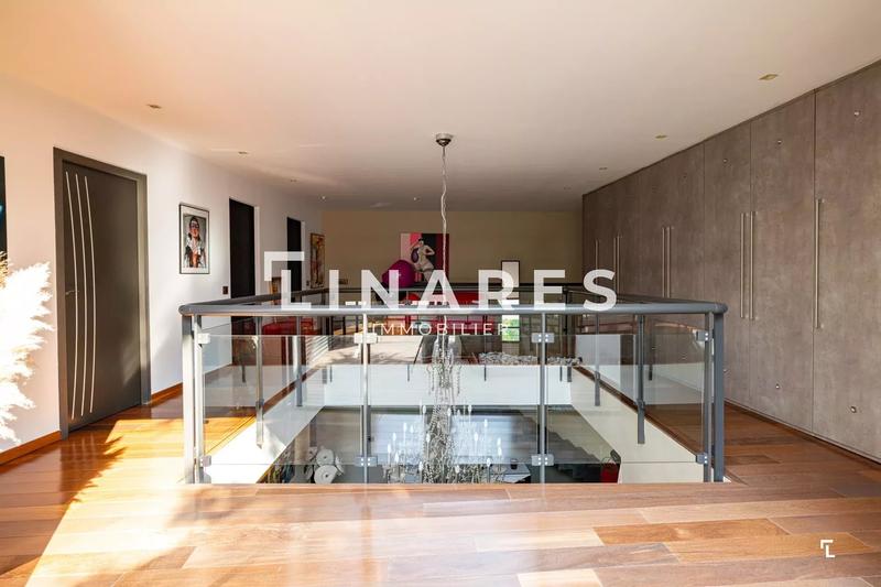 Villa - 252 m² - 6 pièces