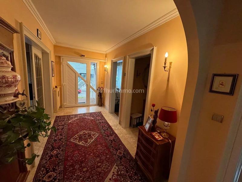 Maison - 234 m² - 8 pièces