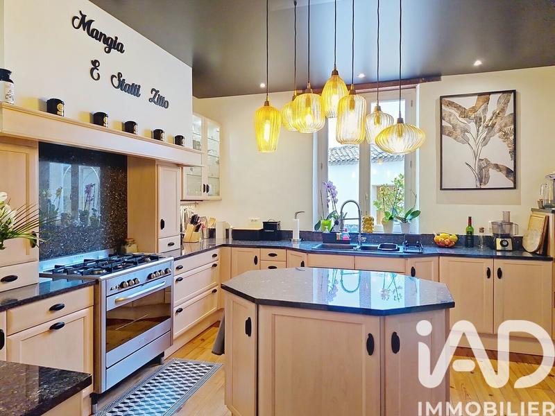 Maison - 437 m² - 12 pièces