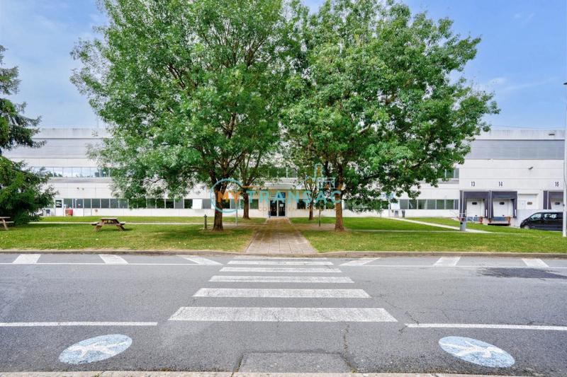 Entrepôt - 6 903 m²