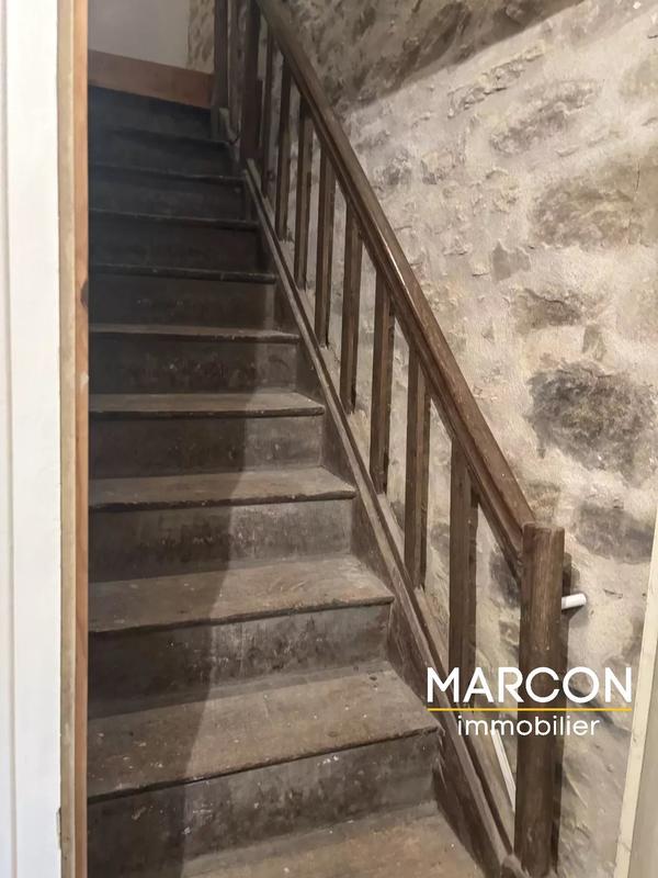 Propriété - 212 m² - 9 pièces