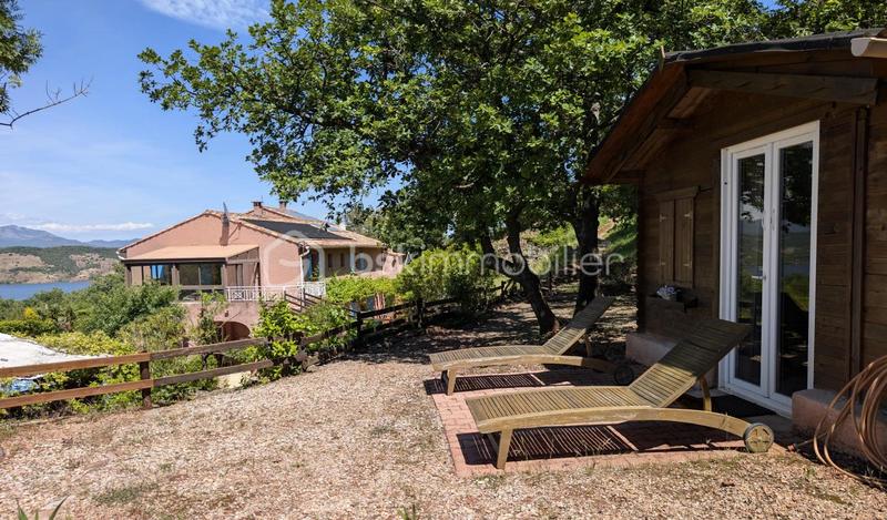 Propriété - 257 m² - 11 pièces