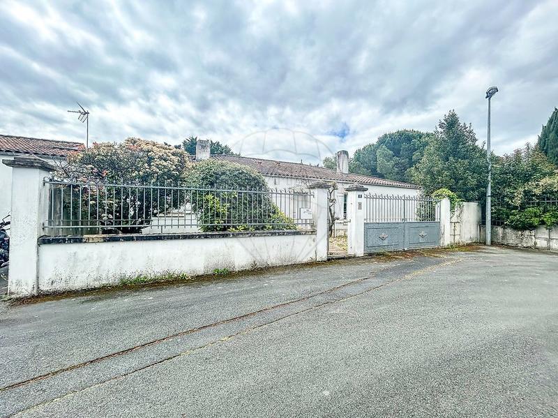 Maison - 200 m² - 9 pièces