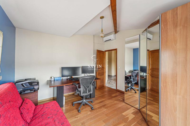 Maison - 296 m² - 5 pièces