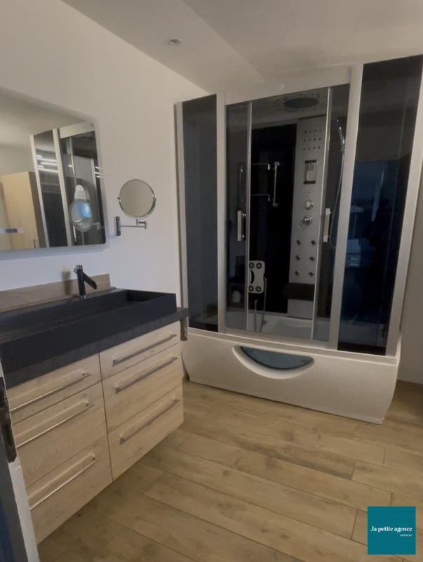 Maison - 254 m² - 6 pièces