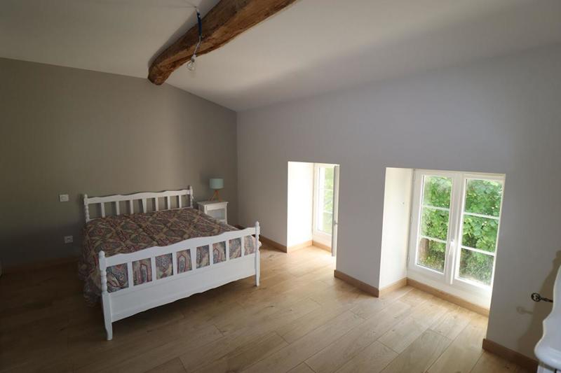 Maison - 220 m² - 7 pièces