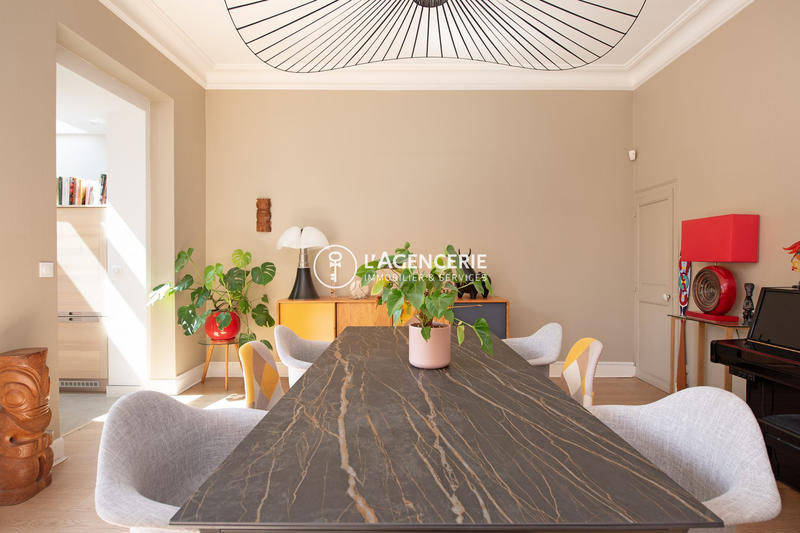 Maison - 235 m² - 9 pièces