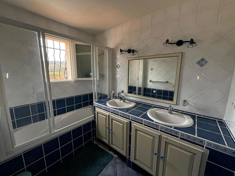 Maison - 230 m² - 10 pièces