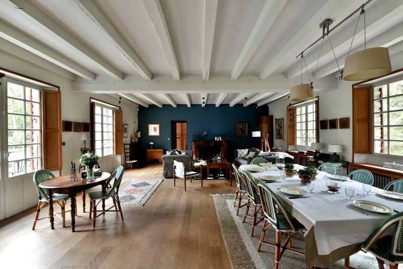 Demeure - 300 m² - 9 pièces