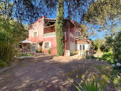 Villa - 261 m² - 8 pièces