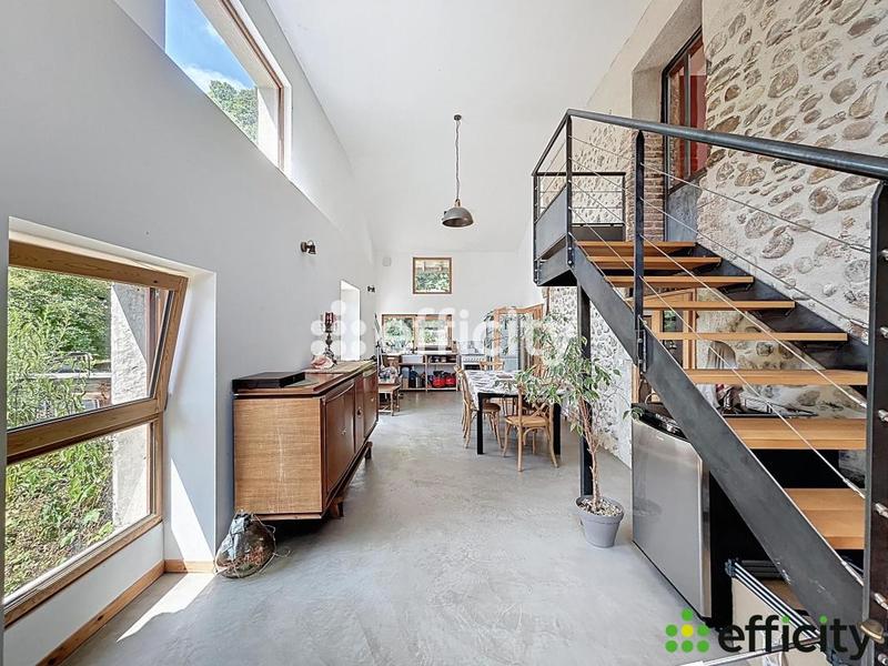 Maison - 390 m² - 12 pièces