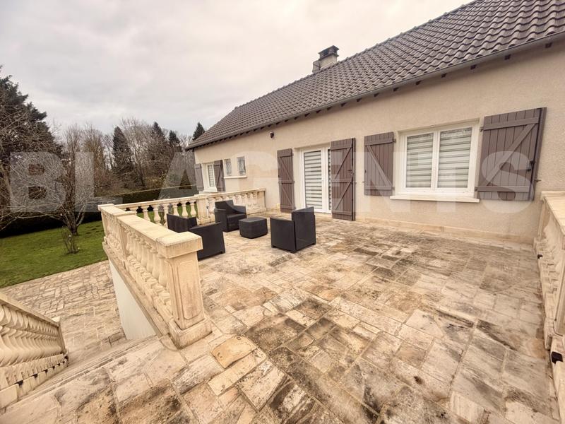 Maison traditionnelle - 160 m² - 7 pièces