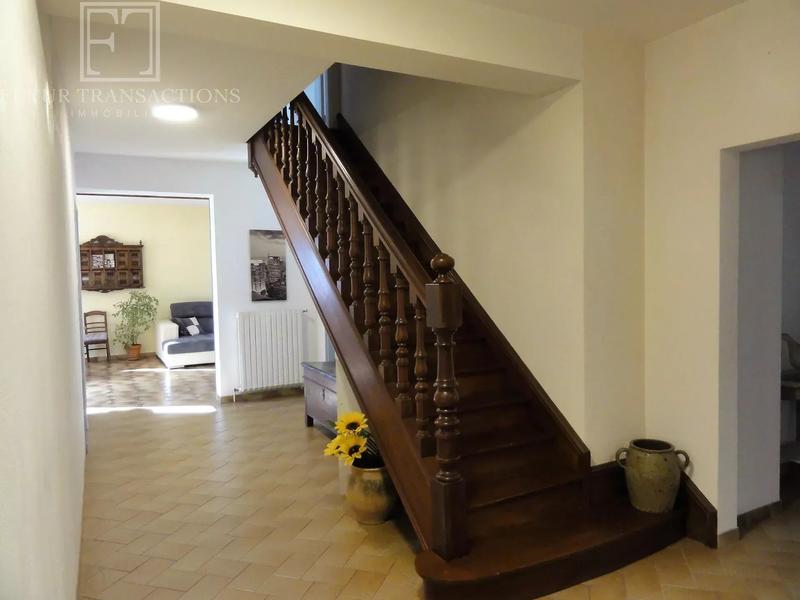 Maison - 233 m² - 12 pièces