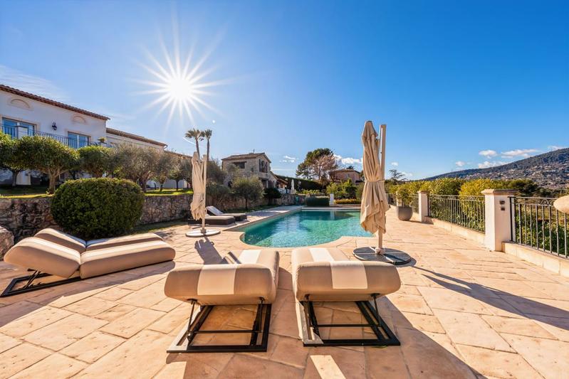 Villa - 300 m² - 6 pièces