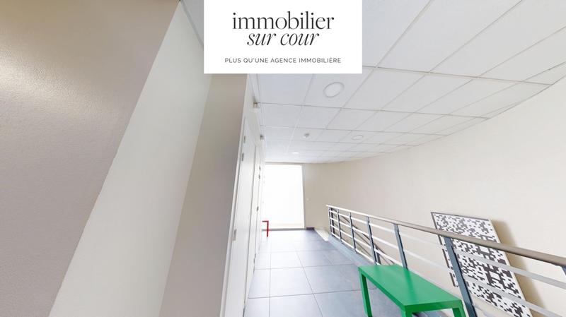 Local d'activité / Entrepôt - 326 m² - 20 pièces