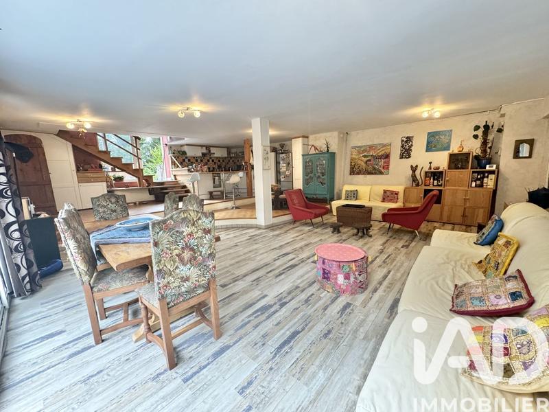 Maison - 240 m² - 9 pièces