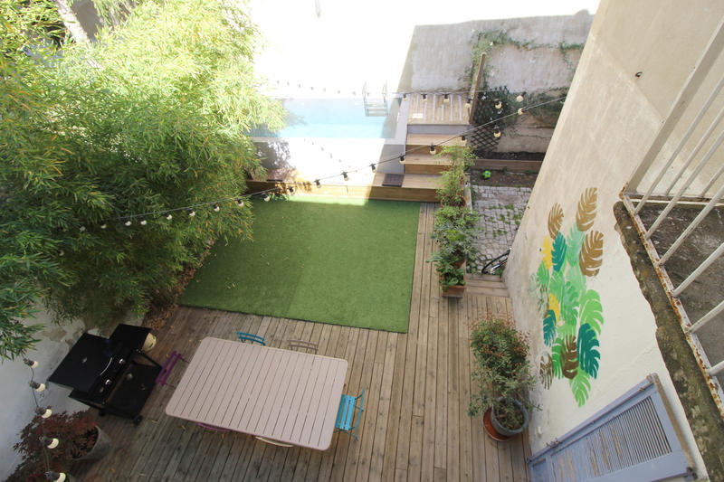 Maison - 248 m² - 9 pièces