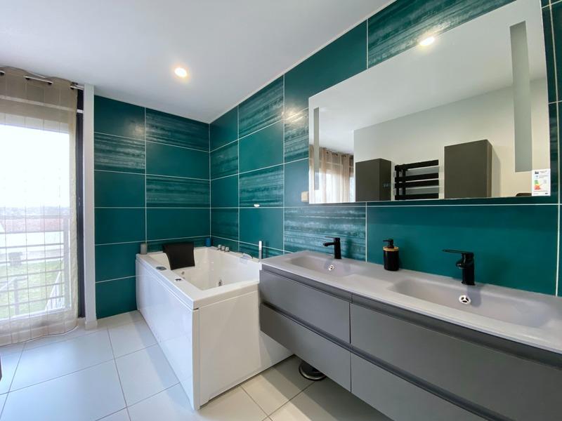 Maison - 225 m² - 8 pièces