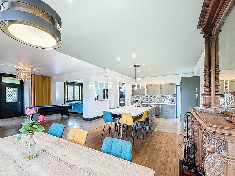 Maison - 202 m² - 7 pièces