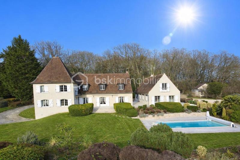 Maison - 671 m² - 20 pièces