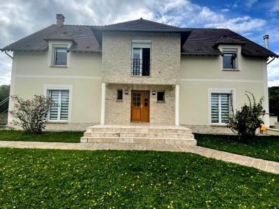 Maison - 380 m² - 12 pièces