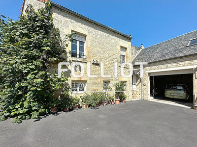 Maison - 302 m² - 16 pièces