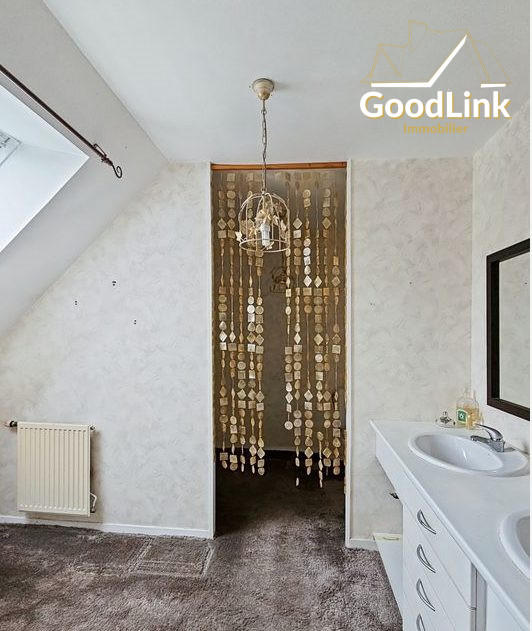 Maison - 255 m² - 7 pièces