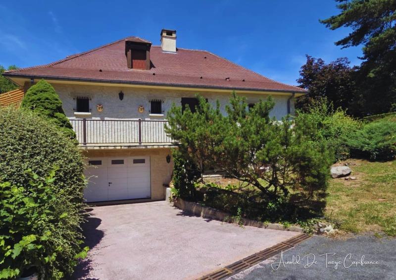 Maison - 262 m² - 10 pièces