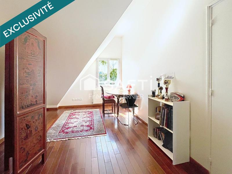 Maison - 212 m² - 7 pièces