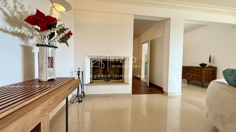 Maison - 418 m² - 12 pièces