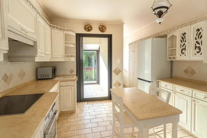 Propriété - 219 m² - 7 pièces