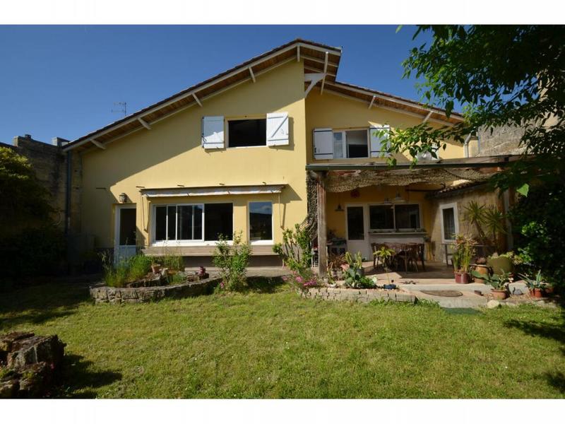 Maison - 321 m² - 8 pièces