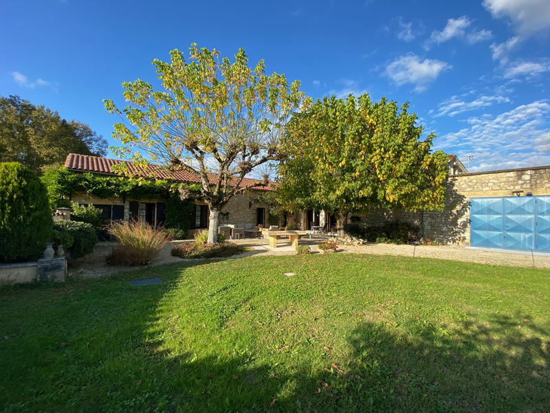 Maison - 232 m² - 7 pièces