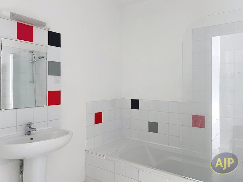 Maison - 93 m² - 5 pièces