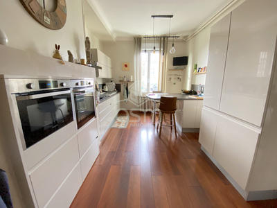 Maison - 212 m² - 8 pièces