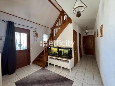 Maison - 240 m² - 8 pièces