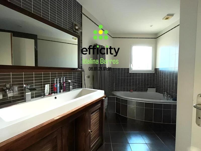 Pavillon - 110 m² - 5 pièces