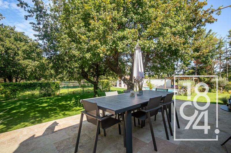 Villa - 230 m² - 6 pièces