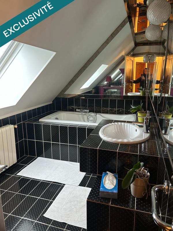 Maison - 189 m² - 8 pièces