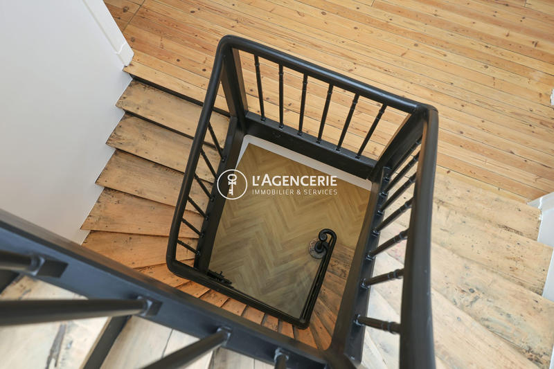 Maison - 210 m² - 7 pièces