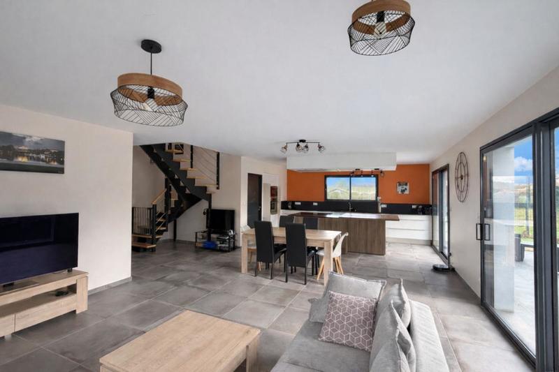 Maison - 174 m² - 8 pièces