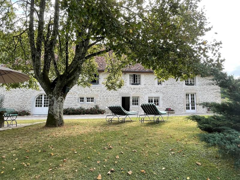Propriété - 432 m² - 10 pièces