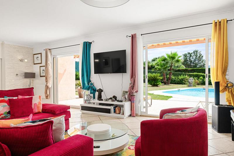 Maison - 256 m² - 8 pièces