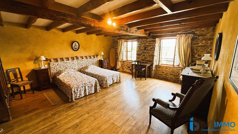 Maison - 373 m² - 8 pièces