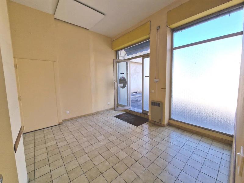 Local commercial - 110 m² - 5 pièces