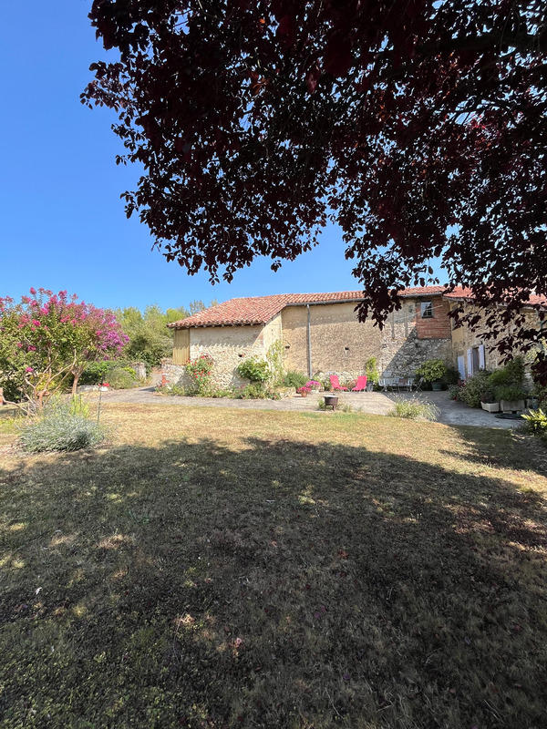 Corps de ferme - 270 m² - 9 pièces